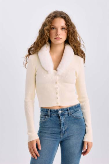 Slim Fit Dar Kesim Suni Kürklü V Yaka Düğmeli Triko Hırka