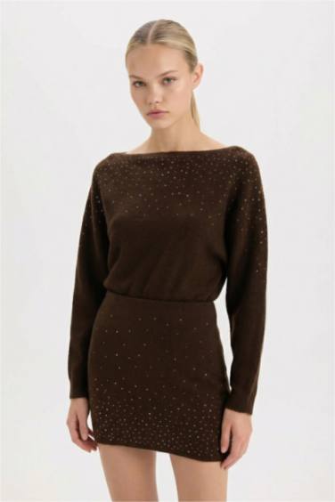 Regular Fit Kayık Yaka Taşlı Basic Düz Triko Kazak