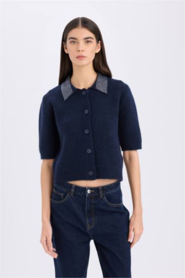 سترة سامبل قصة عادية برقبة بولو و أزرار