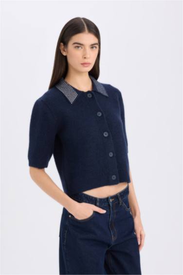 سترة سامبل قصة عادية برقبة بولو و أزرار