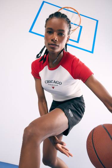 DeFactoFit NBA Chicago Bulls Slim Fit Bisiklet Yaka Sporcu Fitilli Kaşkorse Kısa Kollu Tişört