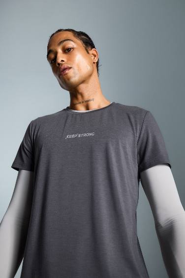 T-shirt de sport slim fit à col rond et manches courtes de DeFactoFit