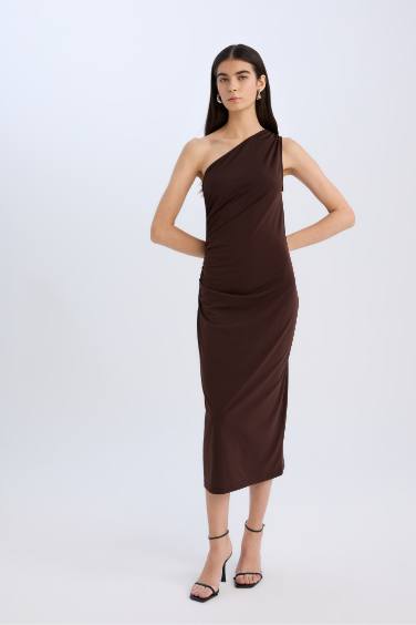 Robe midi moulante basique à une épaule