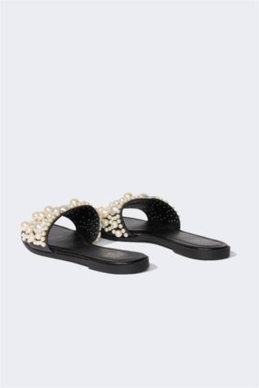 Woman Pearl Detailed Single Band Flat Sole Slippers