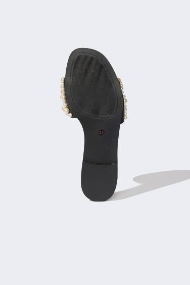 Woman Pearl Detailed Single Band Flat Sole Slippers