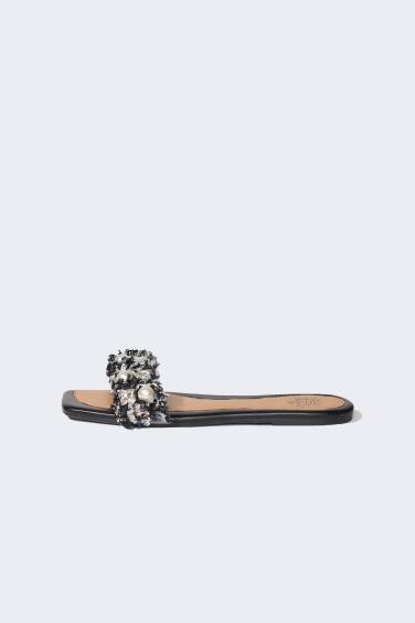 Woman Pearl Single Band Flat Sole Slippers