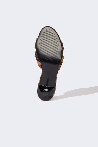 شبشب نسائي بكعب عالي