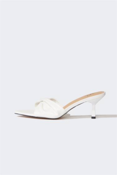 صندل حريمي أبيض بكعب عالي جلد صناعي