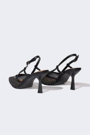 صندل حريمي بكعب سميك جلد صناعي أسود