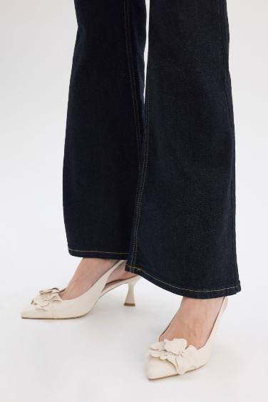 Woman Faux Leather Heeled Sandals