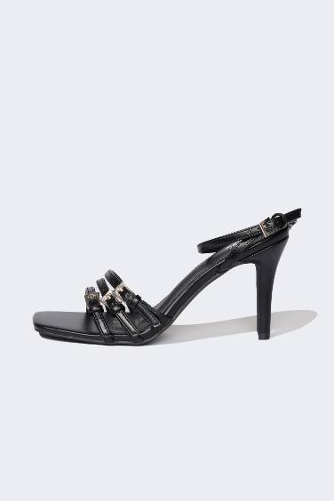 صندل حريمي بكعب سميك جلد صناعي أسود