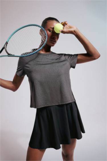 Спортивная футболка с круглым вырезом и коротким рукавом