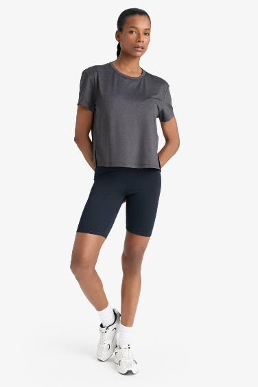 Спортивная футболка с круглым вырезом и коротким рукавом