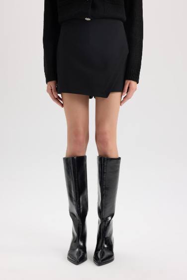 جيب شورت بخصر عالي ورجل عادي