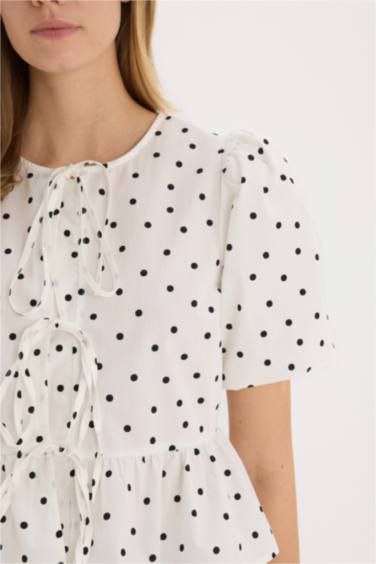 Yuvarlak Yaka Puantiyeli Önden Bağlamalı Poplin Kısa Kollu Bluz - Görsel 5