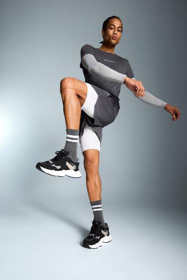 شورت رياضي سليم فيت مطبوع بليجن من DeFactoFit