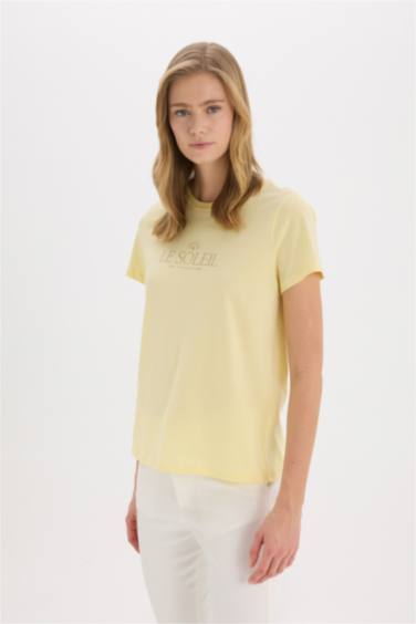 تيشيرت نص كم قصة عادية برقبة مستديرة