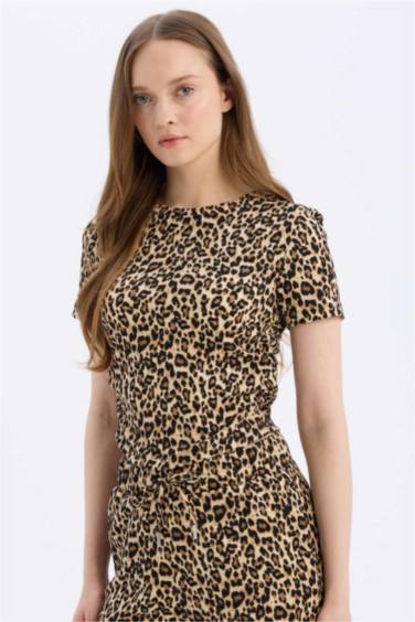 Slim Fit Crew Neck Leopard Short Sleeve T-Shirt