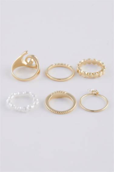 Woman 6 Piece Gold Rings