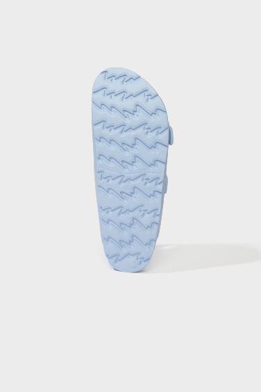 شبشب نسائي إيفا بكعب مسطح بشريط مزدوج