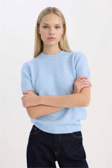 تيشيرت سامبل كم قصير قصة عادية برقبة مستديرة