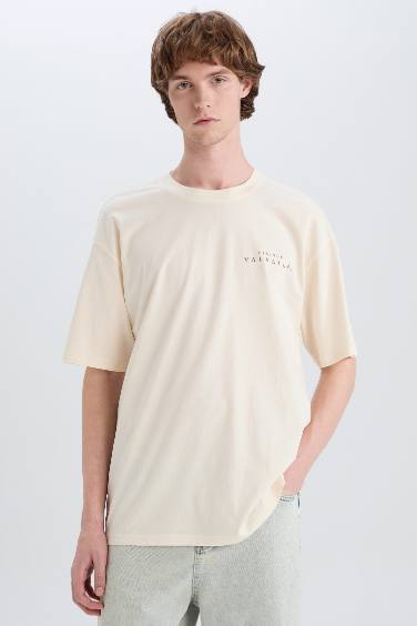 تيشيرت قطن أوفر سايز بطبعة من الخلف برقبة مستديرة