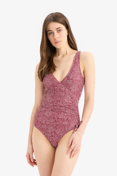 مايو سباحة منقط قصة عادية من Fall in Love