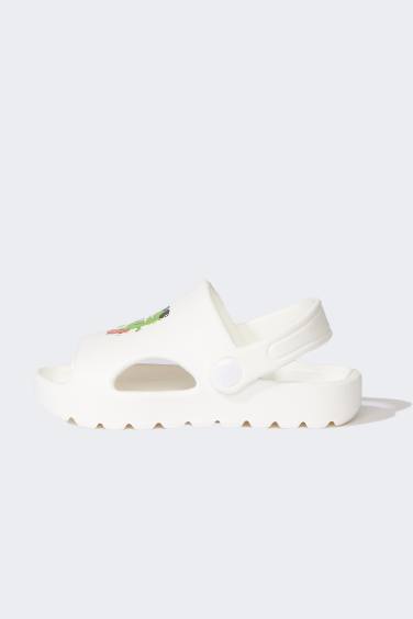 شبشب ولادي بكعب مسطح بشريط مفرد