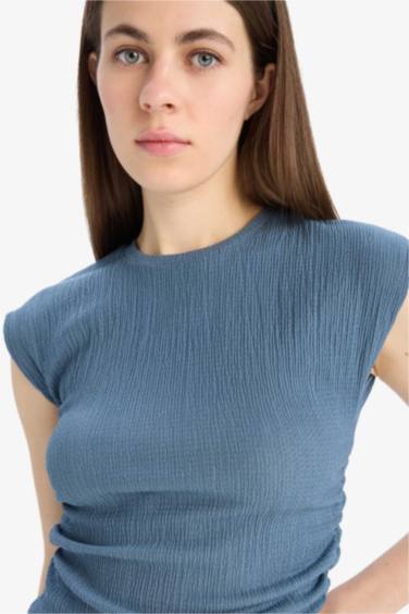 T-shirt slim froissé à col rond et manches courtes