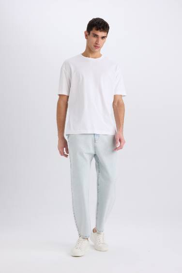 Релаксовые джинсы с широкими штанинами и эффектом стирки