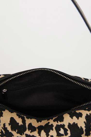 Woman Leopard Patterned Faux Leather Shoulder Bag