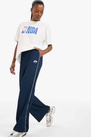 DeFactoFit NBA Los Angeles Lakers Wide Leg Cepli Geniş Paça Standart Boy Krinkıl Kumaş Sporcu Pantolon