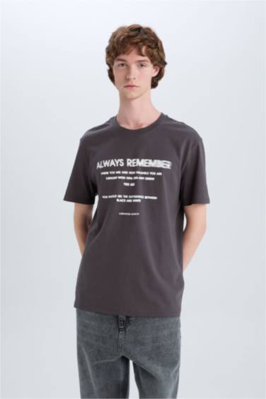 تيشيرت مطبوع قصة عادية برقبة مستديرة