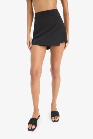 شورت بحر قصة عادية من Fall in Love