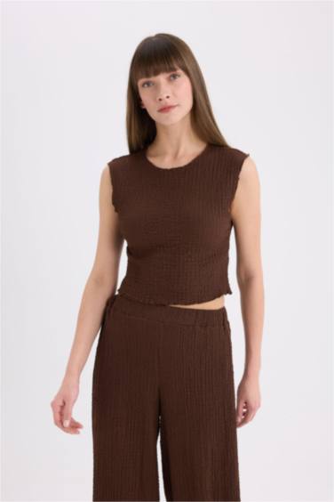 Майка стандартного кроя с круглым вырезом