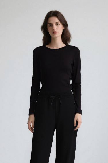 توب فيسكوز أسود من Fall in Love