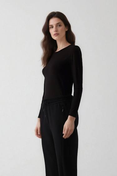 توب فيسكوز أسود من Fall in Love