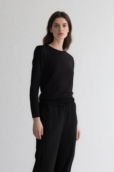 توب فيسكوز أسود من Fall in Love