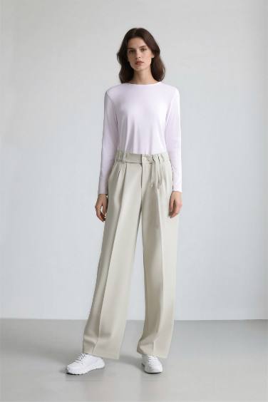 توب فيسكوز أبيض من Fall in Love