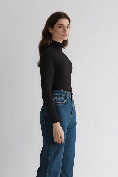 بودي سوت أسود  من Fall in Love