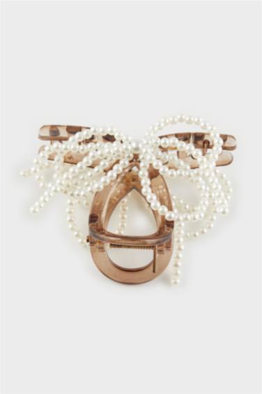 Woman Pearl Hair Clips