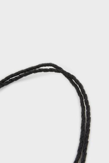 Collier cordon noir avec détails argentés pour femme