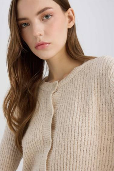 جاكيت تريكو سليم فيت بياخة مستديرة بأزرار