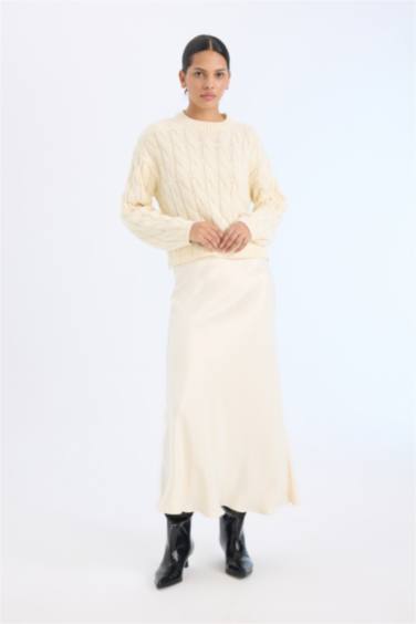 تنورة ميدي من ستان قصة A