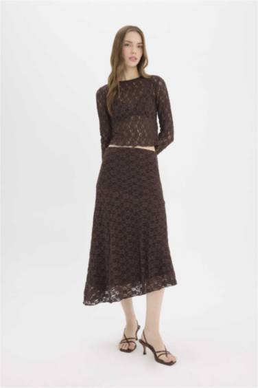 A Cut Lace Normal Waist Midi Knitted Skirt