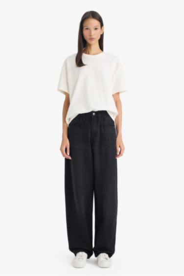 Oversize Geniş Kalıp Bisiklet Yaka Basic Düz Beyaz Kısa Kollu Tişört