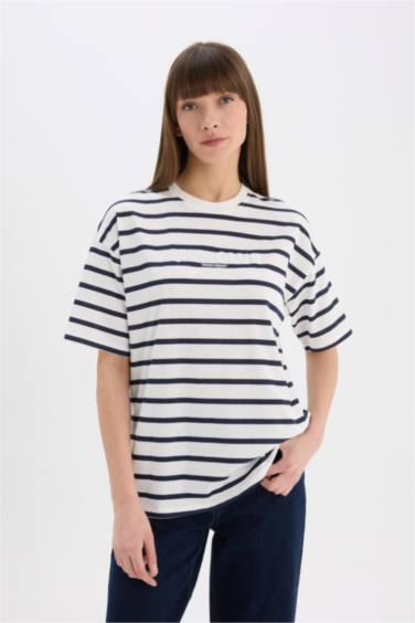 T-shirt oversize rayé à col rond et manches courtes