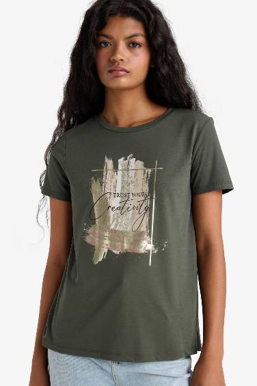 تيشيرت نص كم مطبوع قصة مريحة برقبة مستديرة