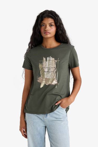 تيشيرت نص كم مطبوع قصة مريحة برقبة مستديرة