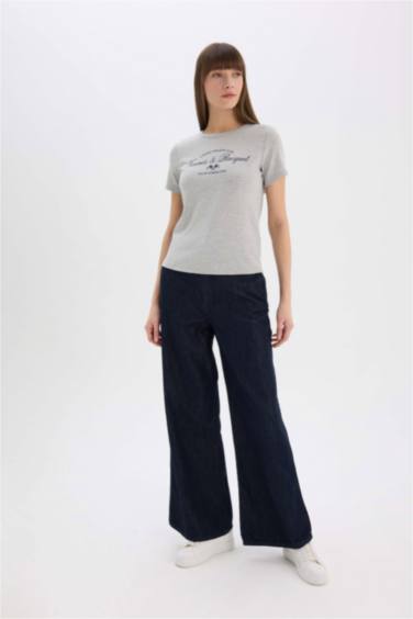 تيشيرت نص كم قصة عادية برقبة مستديرة